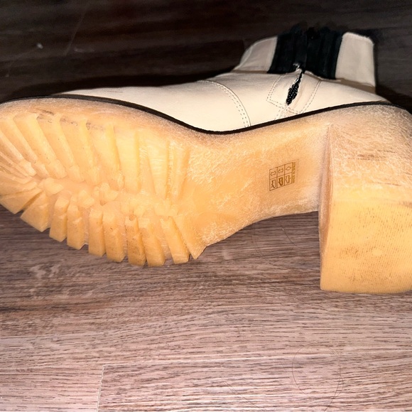 James Chelsea Boot - Picture 6 of 8